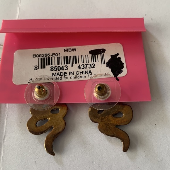 Betsy Johnson antiqued gold tone snake costume pierced earrings - Picture 2 of 4